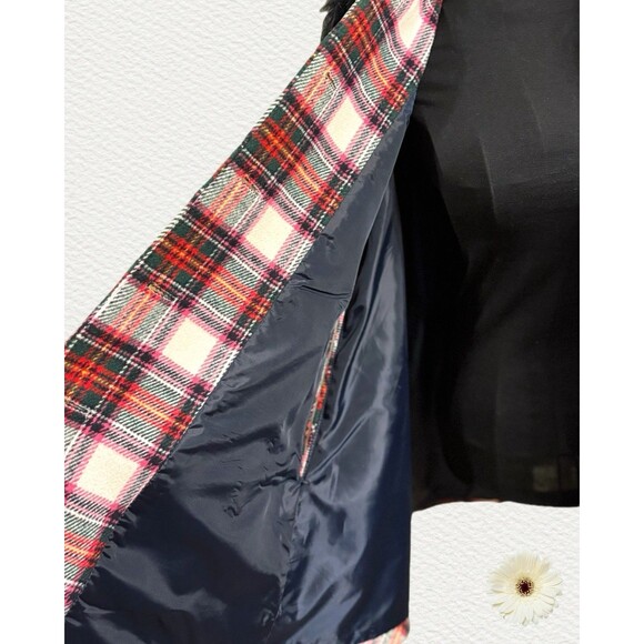 Crown & Ivy Women's Plaid Faux Fur Removable Collar Cape With Pockets Size Small - Picture 5 of 10